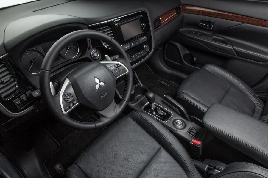  Mitsubishi Outlander 2014 года  (фото 75 из 136)